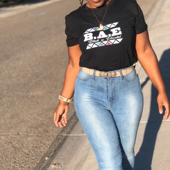 T-Shirt - Picture 6 of 7